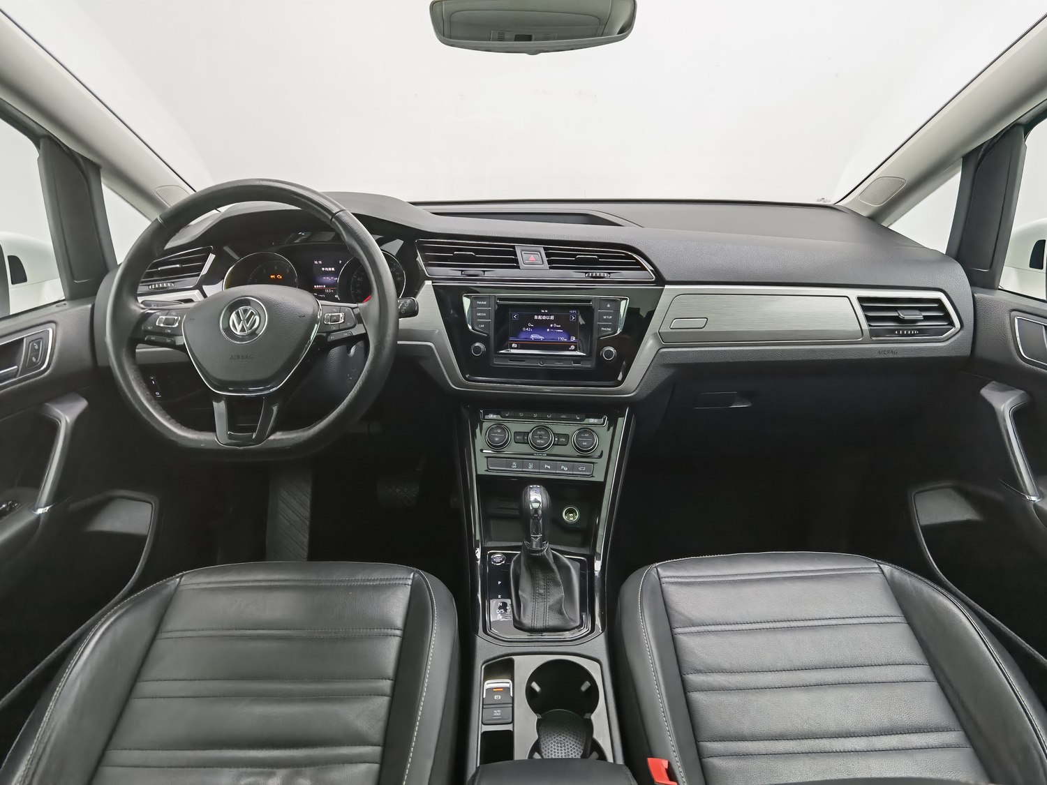 Used Volkswagen Touran 2016 1.4 AT
