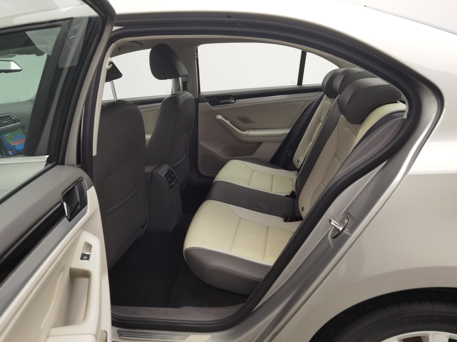 Used Volkswagen Sagitar 2015 1.4 AT