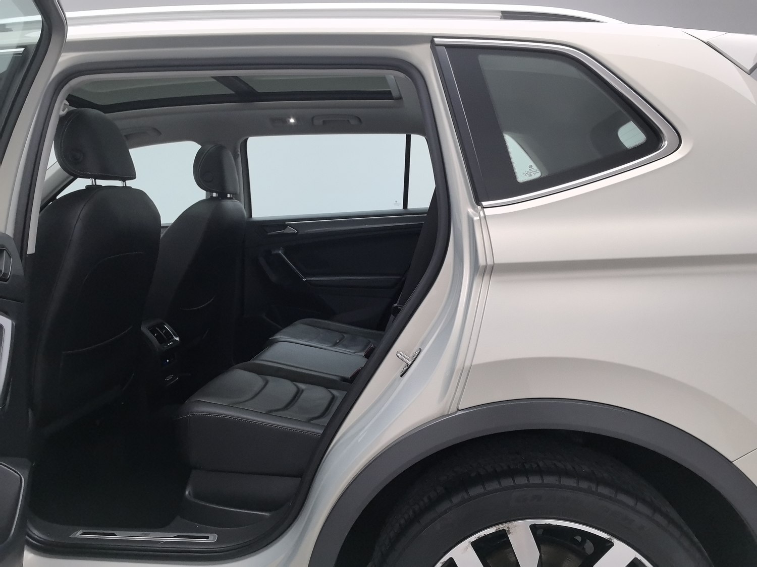 Used Volkswagen Tiguan L 2021 2.0 AT