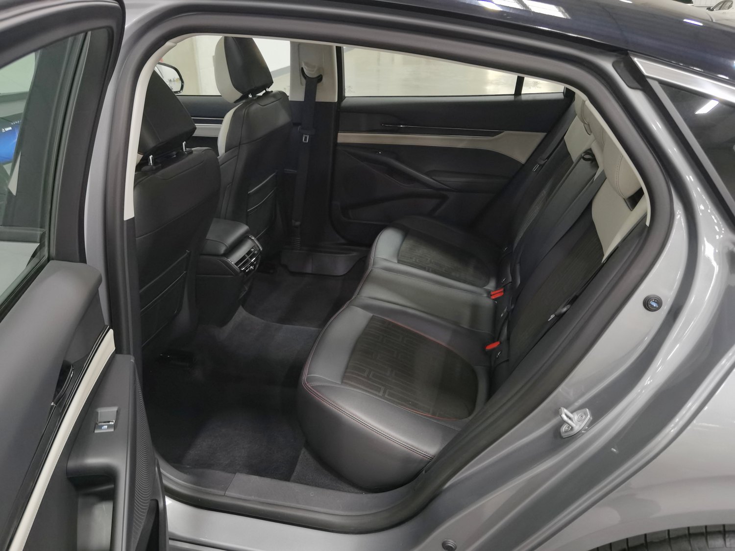 Used Ford Mondeo 2022 2.0 AT