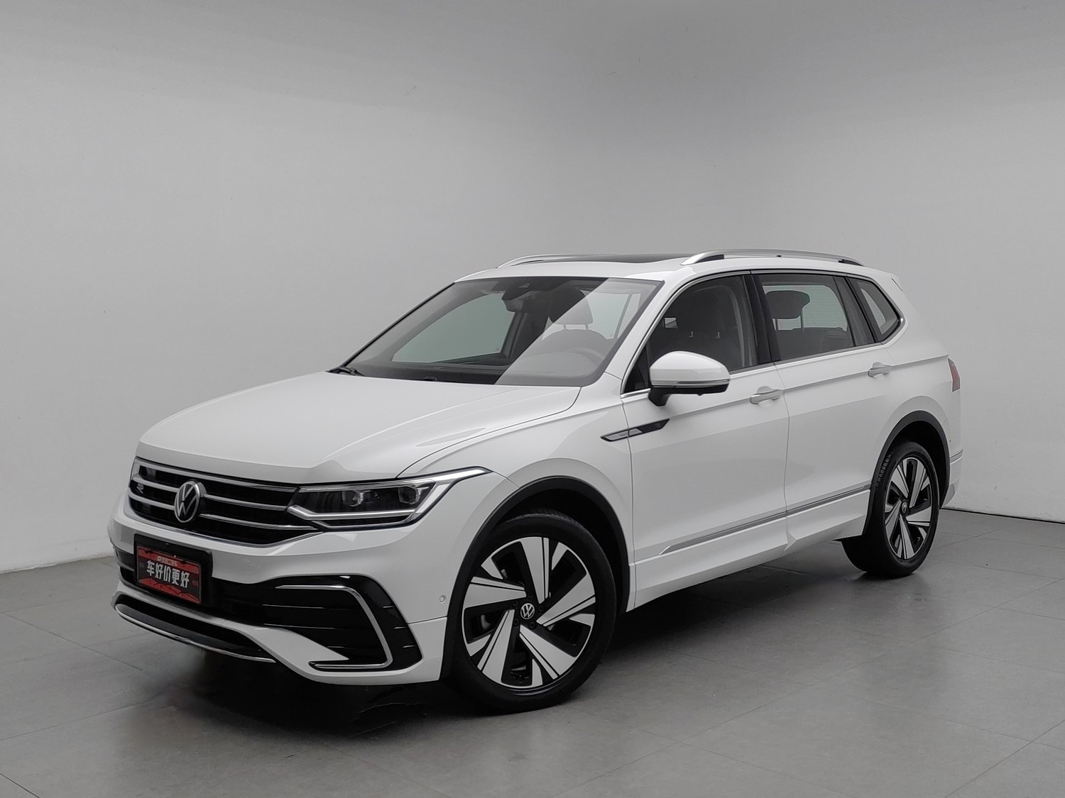 Used Volkswagen Tiguan L 2023 2.0 AT