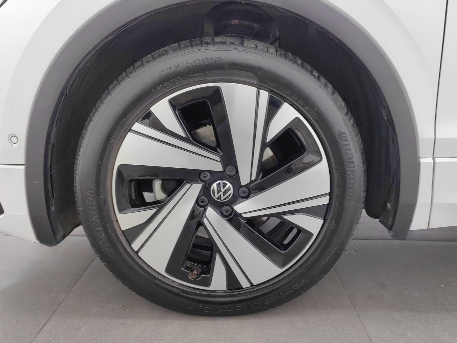 Used Volkswagen Tiguan L 2023 2.0 AT