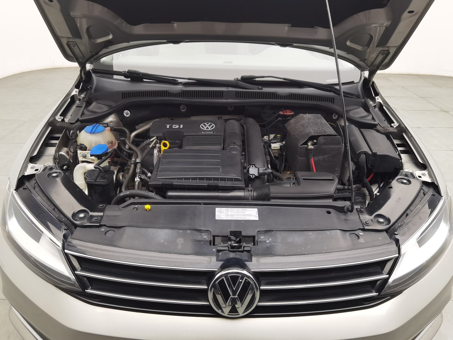 Used Volkswagen Sagitar 2015 1.4 AT