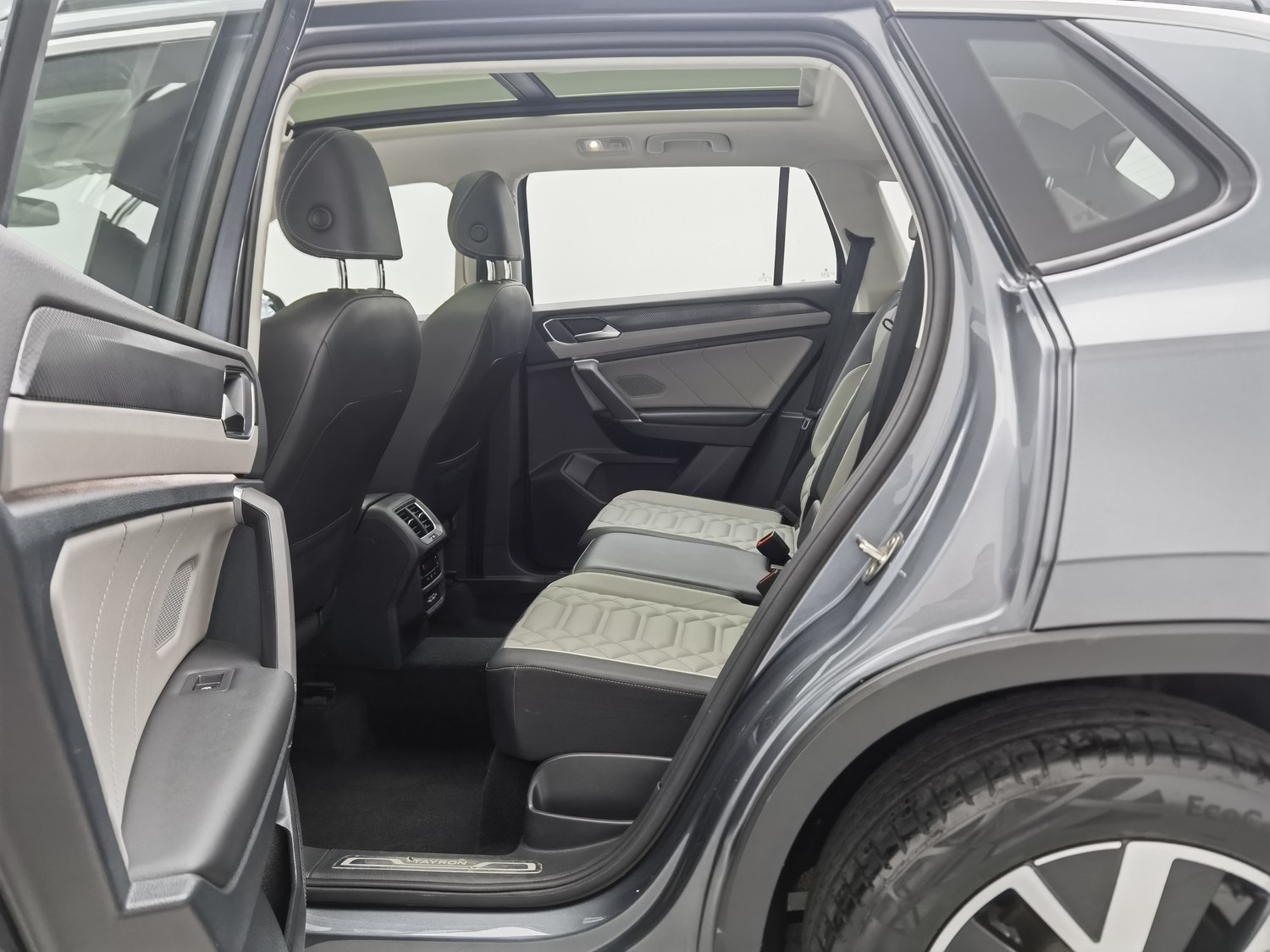 Used Volkswagen Tayron 2023 1.5 AT
