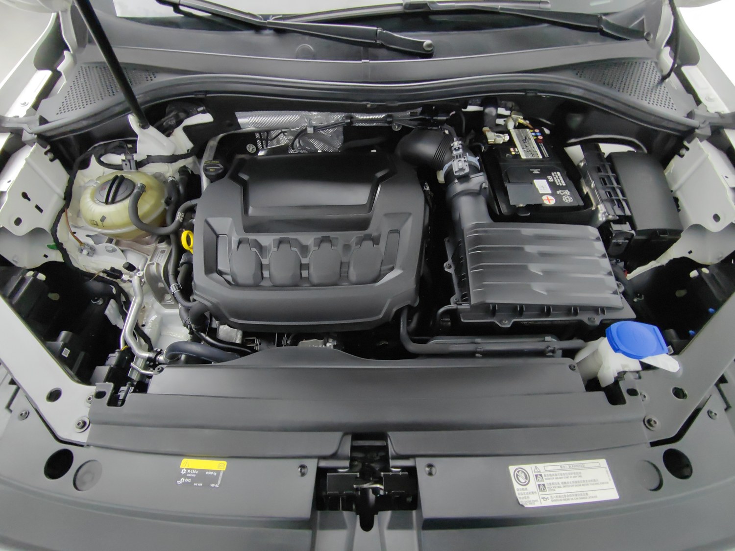 Used Volkswagen Tiguan L 2023 2.0 AT