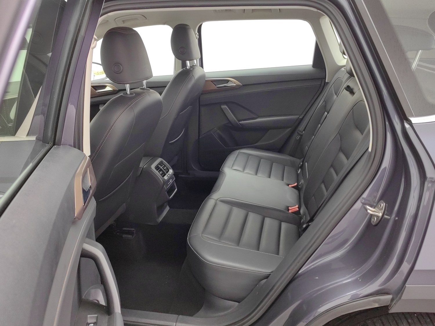 Used Volkswagen Tharu L 2021 1.4 AT