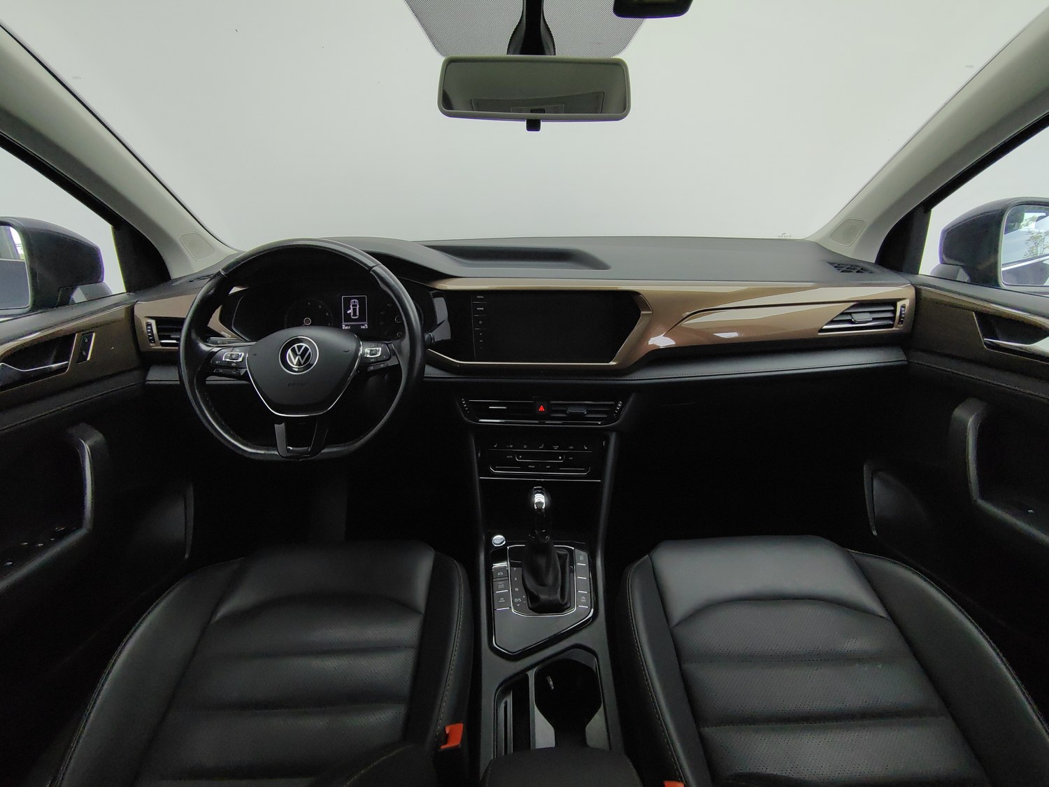Used Volkswagen Tharu L 2021 1.4 AT