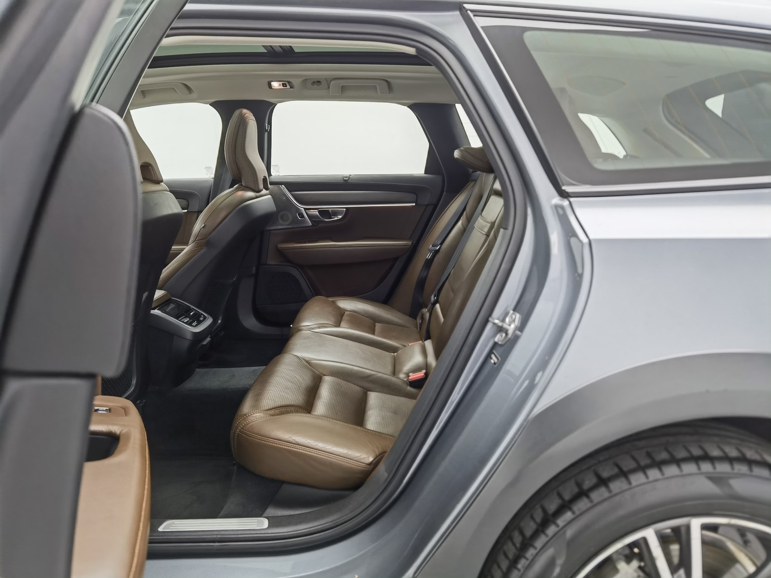Used Volvo V90 2019 2.0 AT