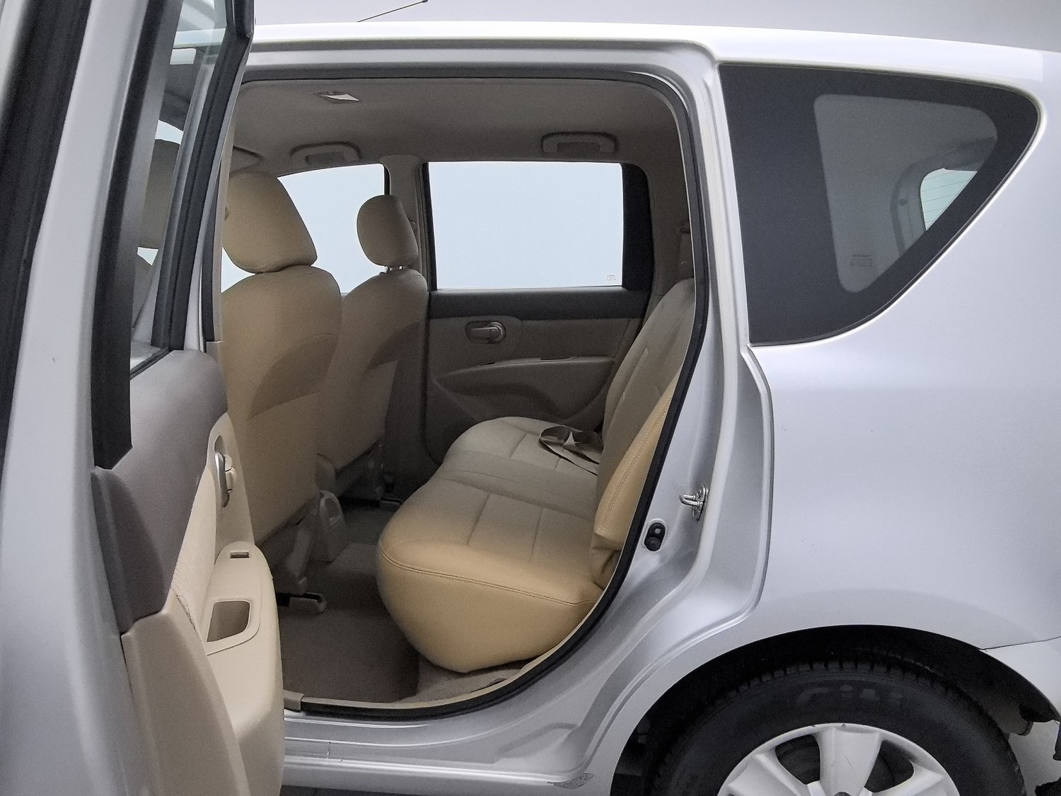 Used Nissan Livina 2010 1.6 MT