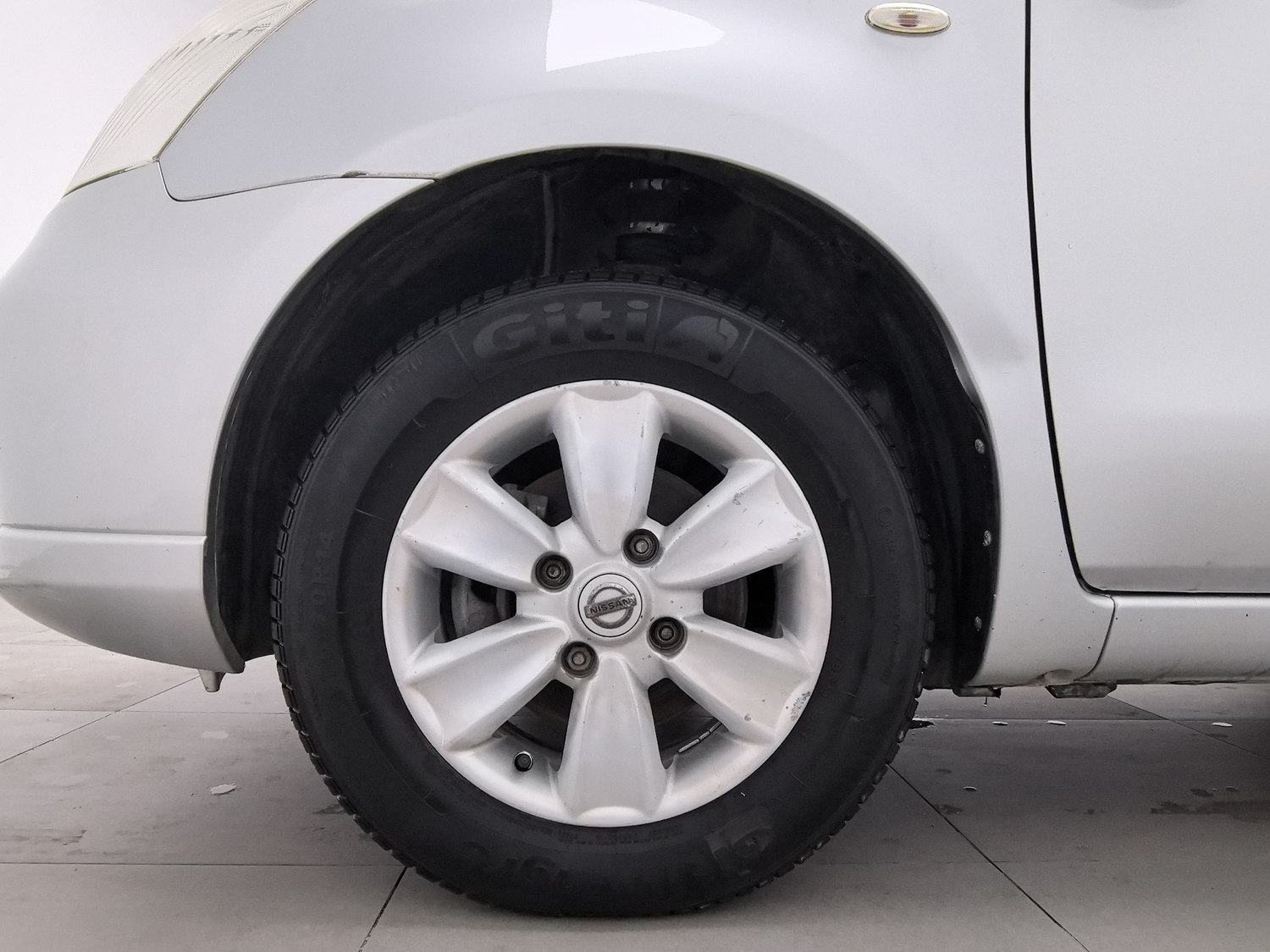 Used Nissan Livina 2010 1.6 MT