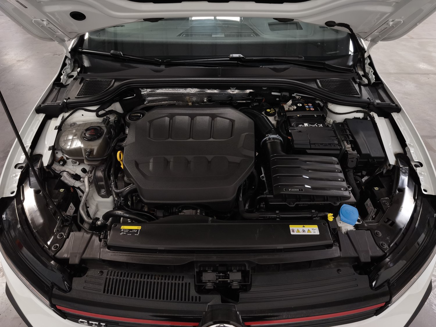 Used Volkswagen Golf GTI 2025 2.0 AT