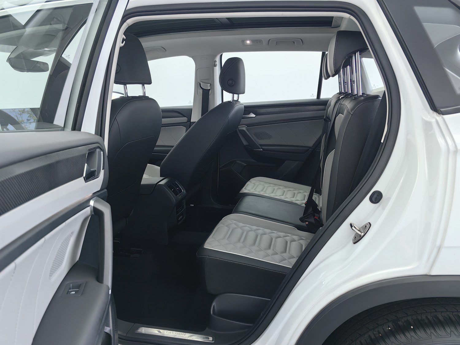 Used Volkswagen Tayron 2024 2.0 AT