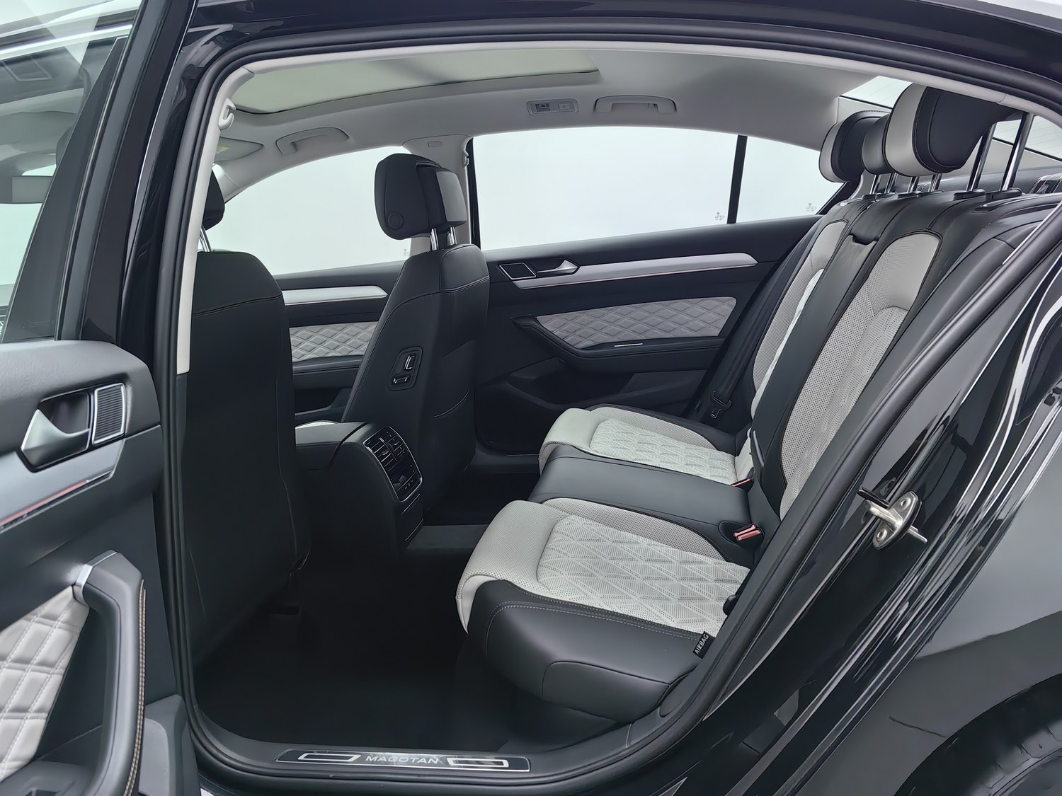Used Volkswagen Magotan 2023 2.0 AT