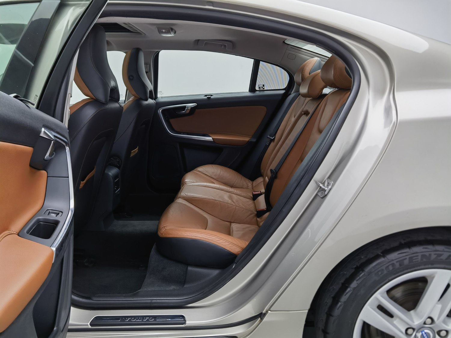 Used Volvo S60 2014 2.0 AT