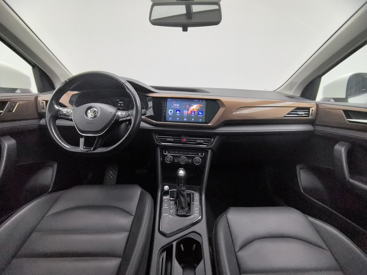 Used Volkswagen Tharu L 2020 1.4 AT