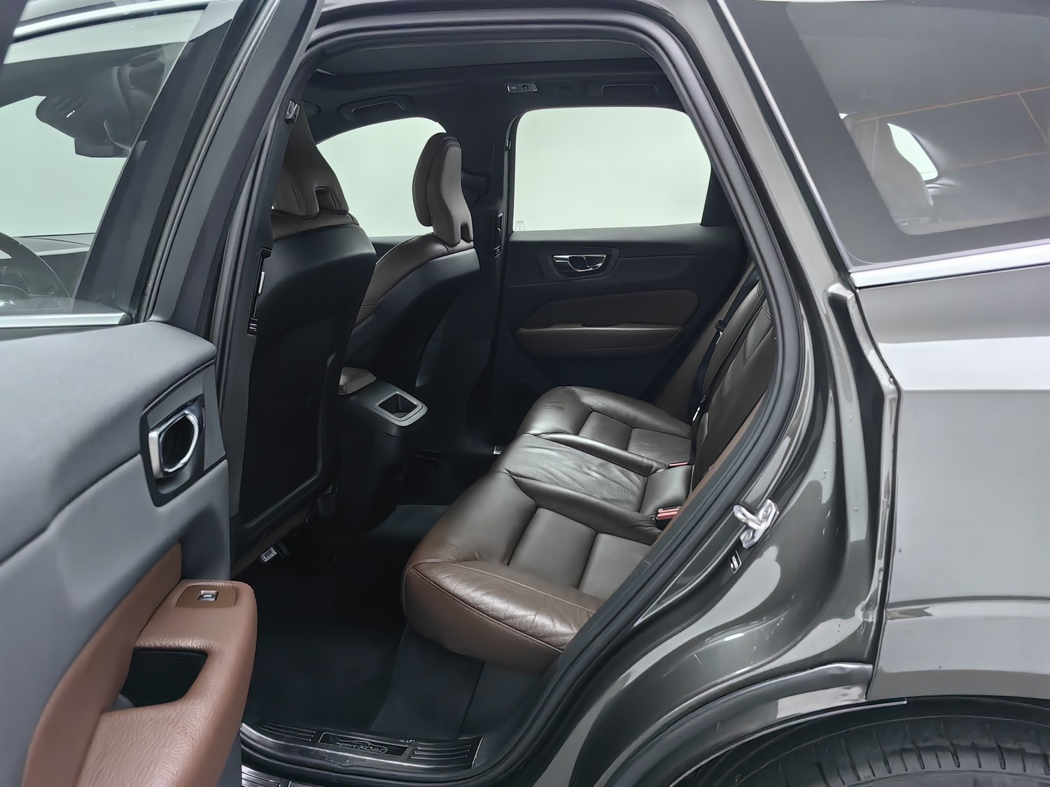 Used Volvo XC60 2021 2.0 AT
