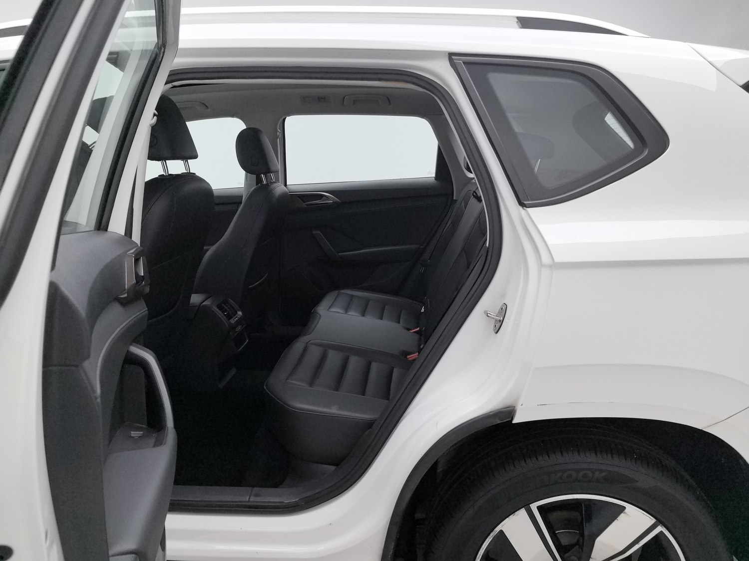 Used Volkswagen Tharu L 2020 1.4 AT