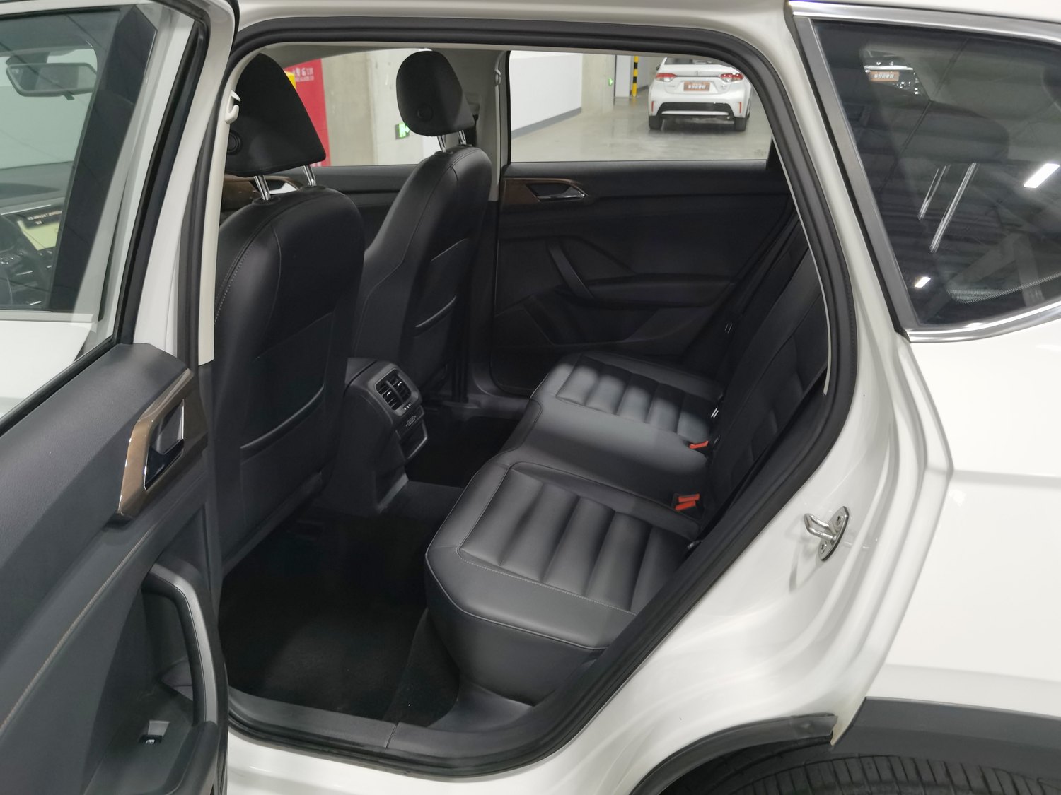 Used Volkswagen Tharu L 2020 1.4 AT