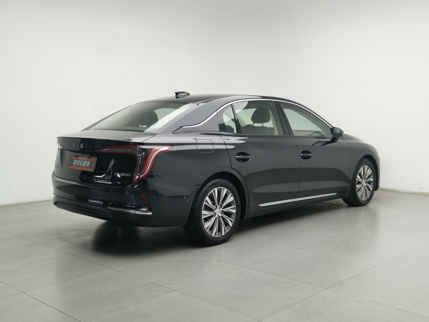 Used Hongqi E-QM5 2022