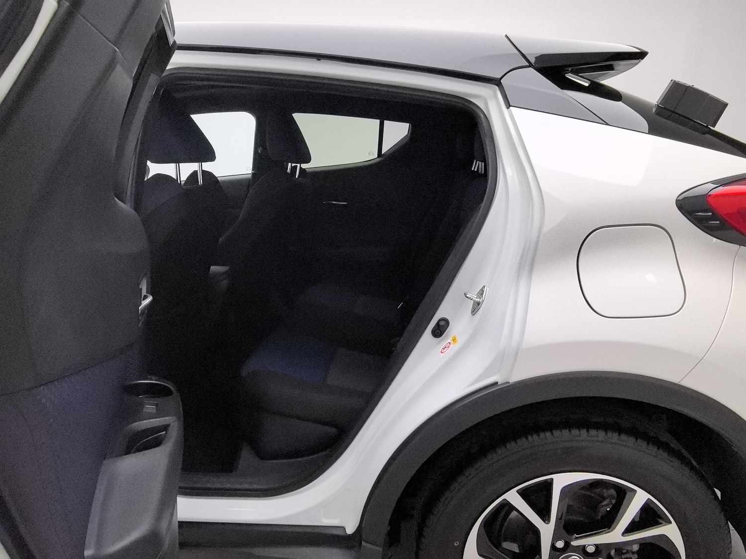 Used Toyota C-HR 2018 2.0 AT