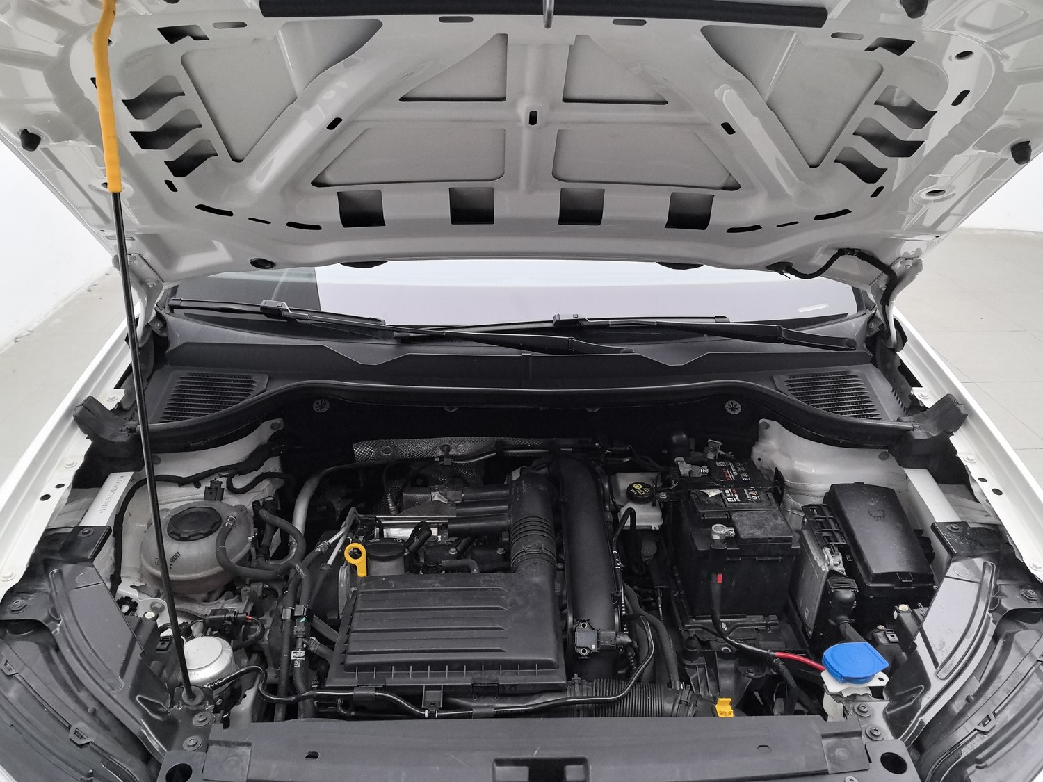 Used Volkswagen Tharu L 2020 1.4 AT